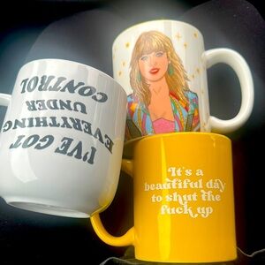 Taylor Swift and plus ,Set includes 3 mugs for sale

Excellent condition